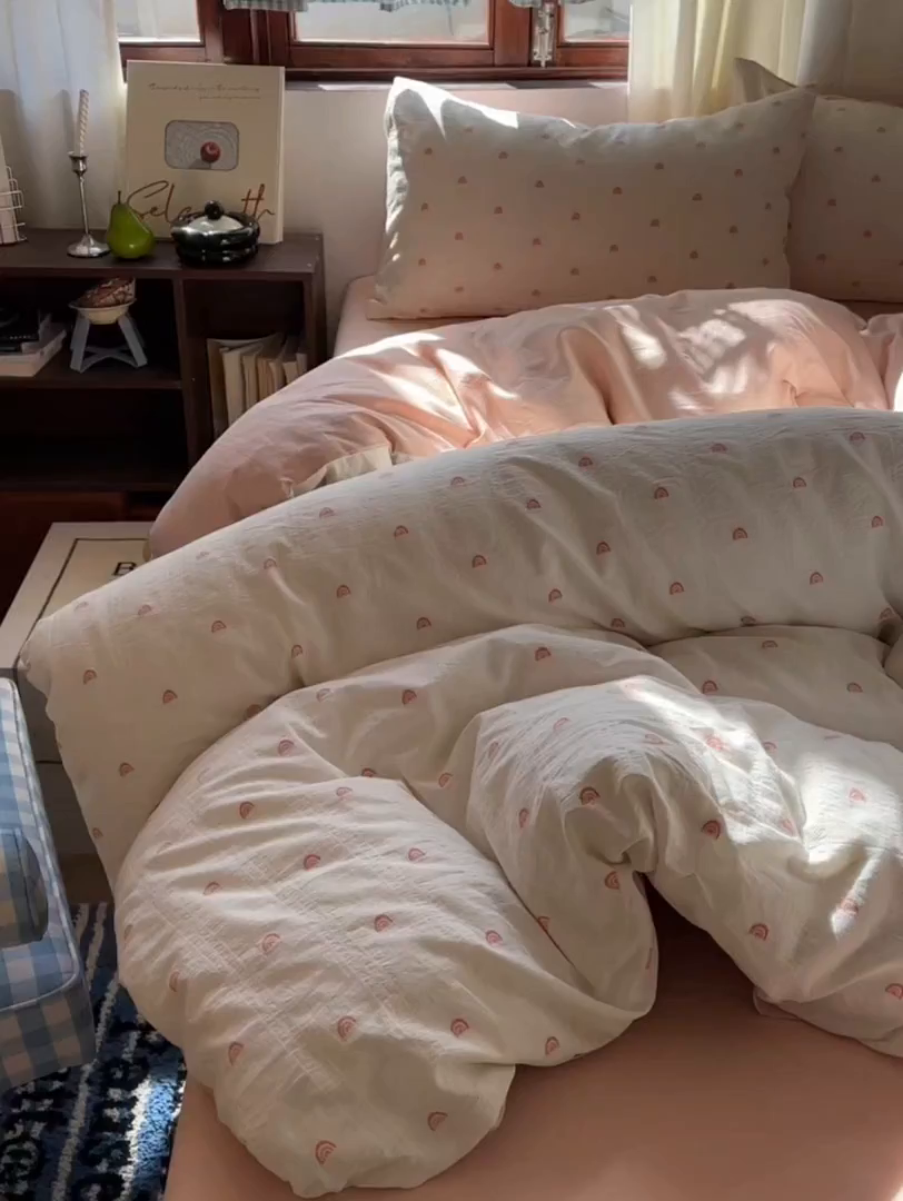 91家纺网 家纺一手货源 找家纺 田野 2026新款水洗棉提花人字小清新系列四件套 彩虹糖