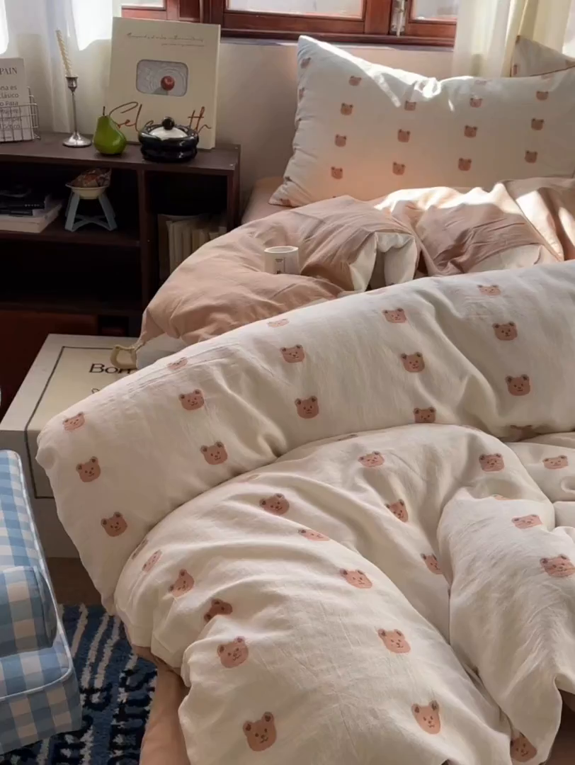 91家纺网 家纺一手货源 找家纺 田野 2026新款水洗棉提花人字小清新系列四件套 甜心熊