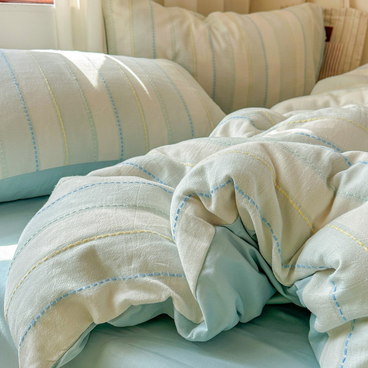 91家纺网 家纺一手货源 找家纺 田野 2026新款水洗棉提花人字小清新系列四件套 晴空蓝条