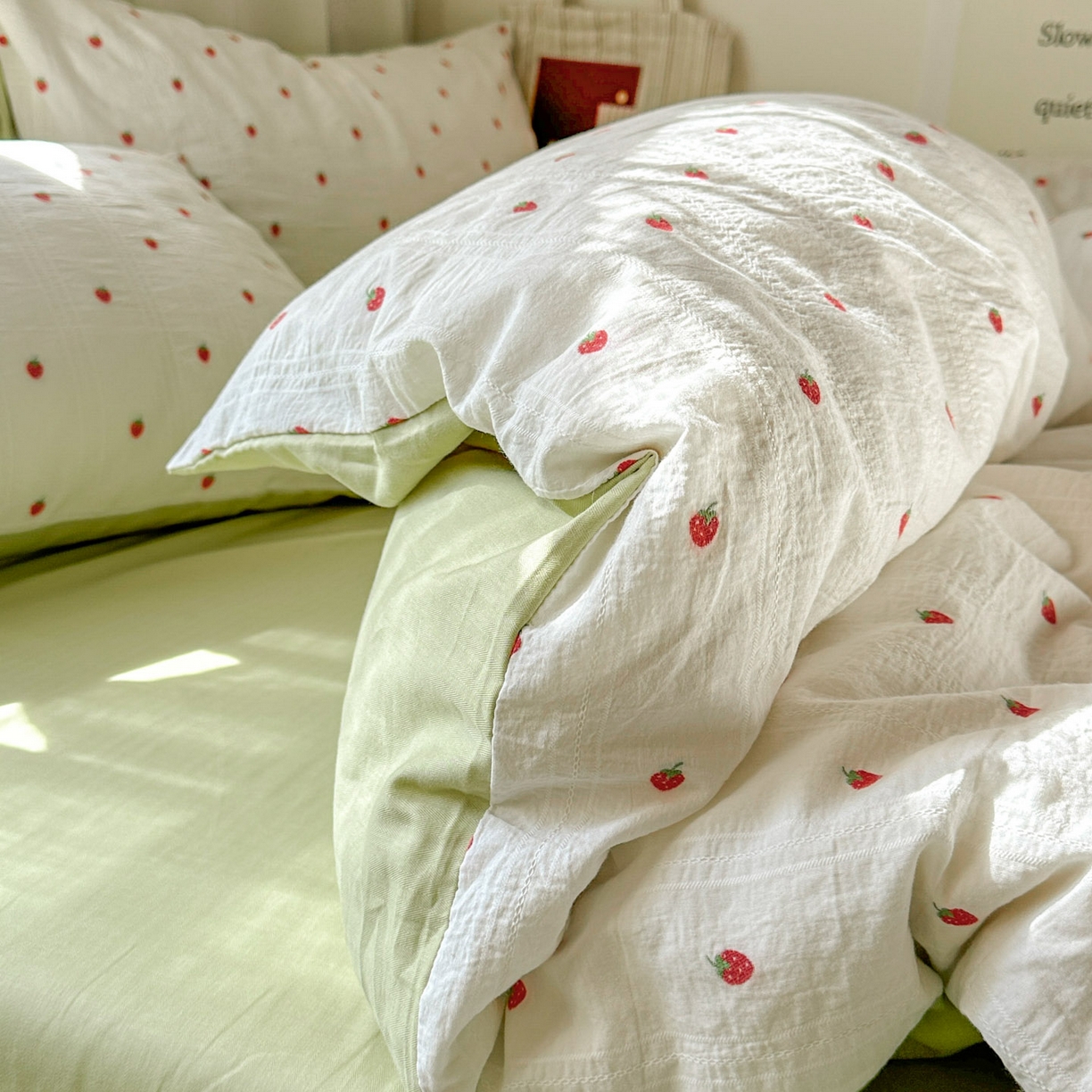 91家纺网 家纺一手货源 找家纺 田野 2026新款水洗棉提花人字小清新系列四件套 草莓奶绿