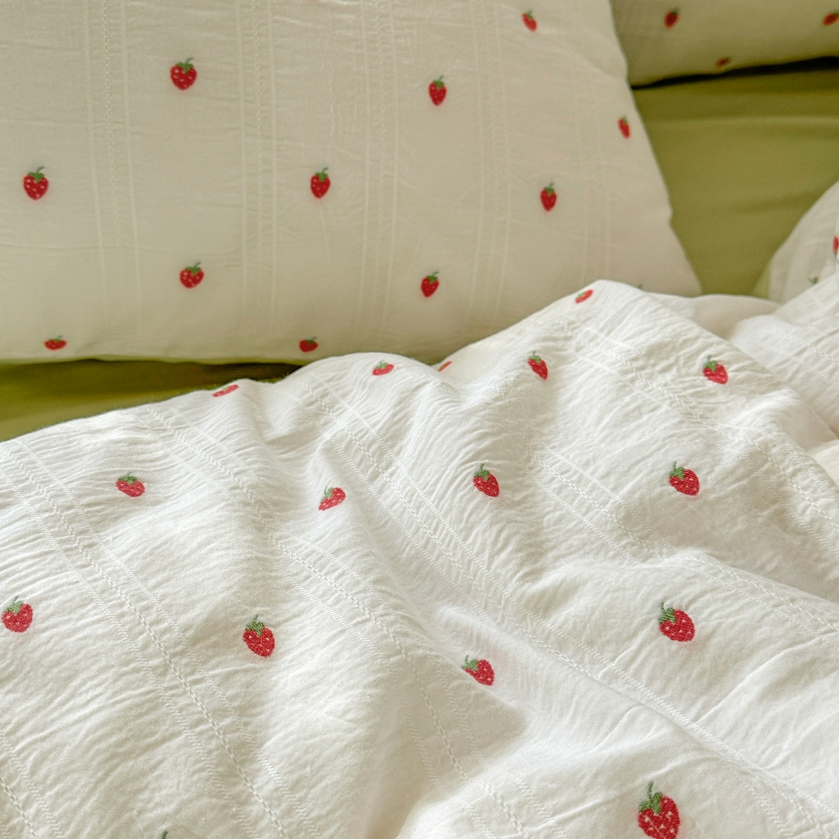 91家纺网 家纺一手货源 找家纺 田野 2026新款水洗棉提花人字小清新系列四件套 草莓奶绿