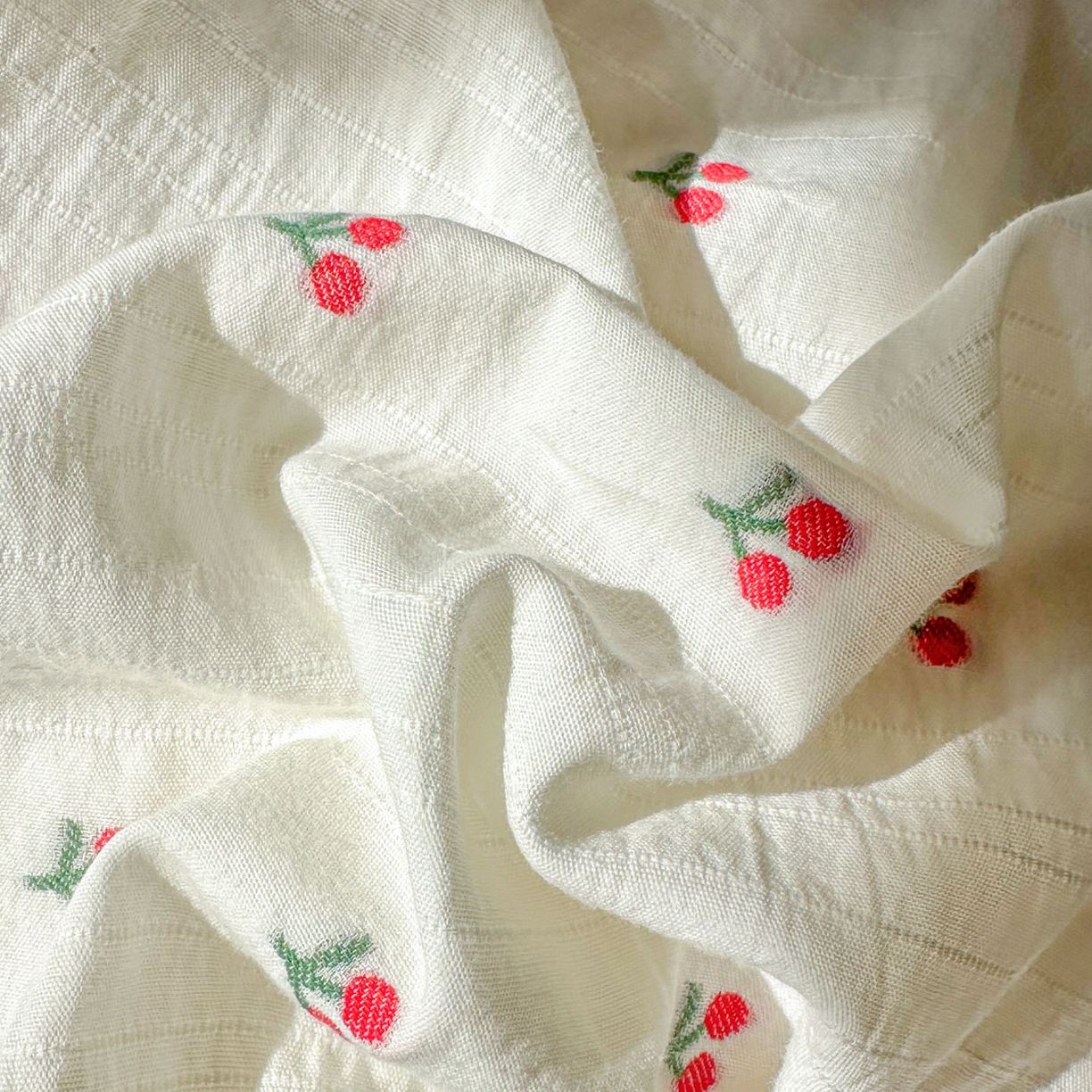 91家纺网 家纺一手货源 找家纺 田野 2026新款水洗棉提花人字小清新系列四件套 红樱漾蓝