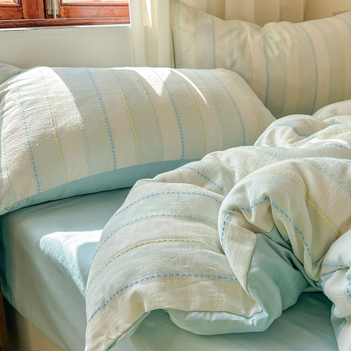 91家纺网 家纺一手货源 找家纺 田野 2026新款水洗棉提花人字小清新系列四件套 晴空蓝条