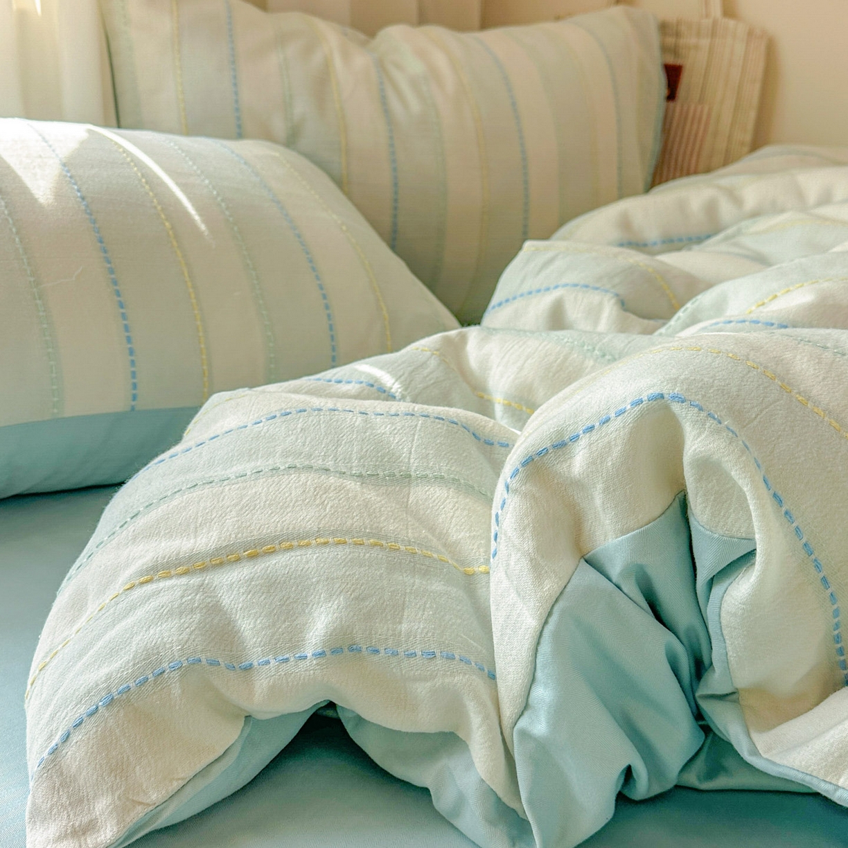 91家纺网 家纺一手货源 找家纺 田野 2026新款水洗棉提花人字小清新系列四件套 晴空蓝条