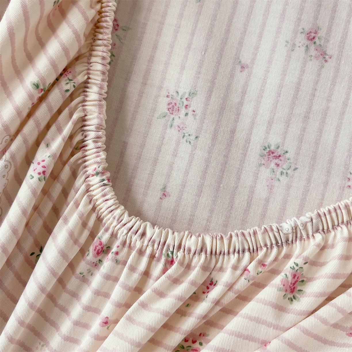 91家纺网 家纺一手货源 找家纺 宝齐莱家纺 2026新款全棉纯棉13372印花单床笠床笠单件 小确幸