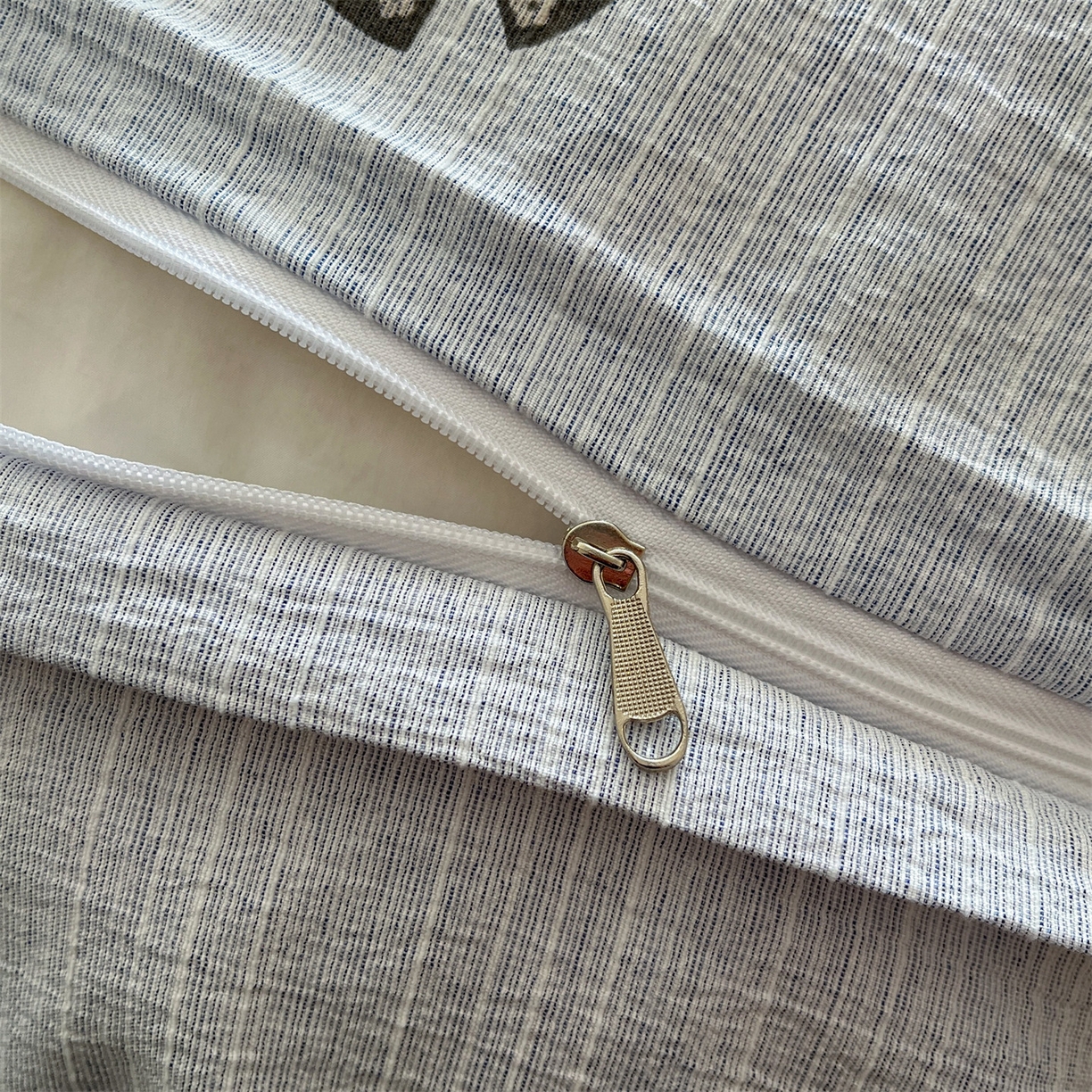 91家纺网 家纺一手货源 找家纺 盛秋家纺 2026春夏新款亲肤舒适色织四件套-洛基系列 好运结+牛仔蓝