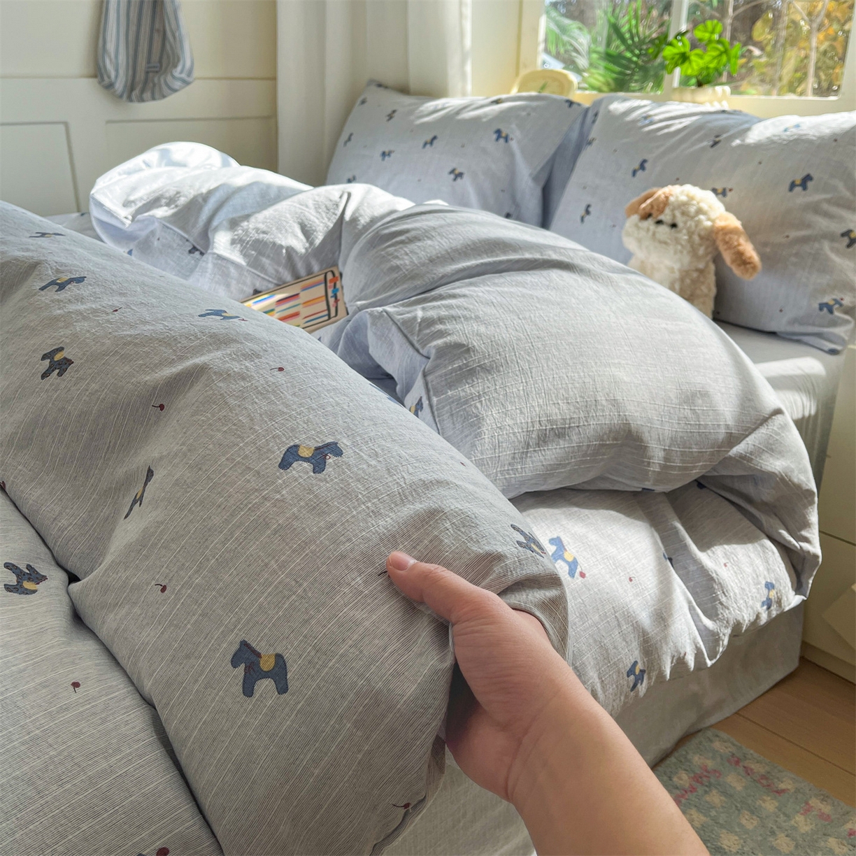 91家纺网 家纺一手货源 找家纺 盛秋家纺 2026春夏新款亲肤舒适色织四件套-洛基系列 宝丽+牛奶蓝