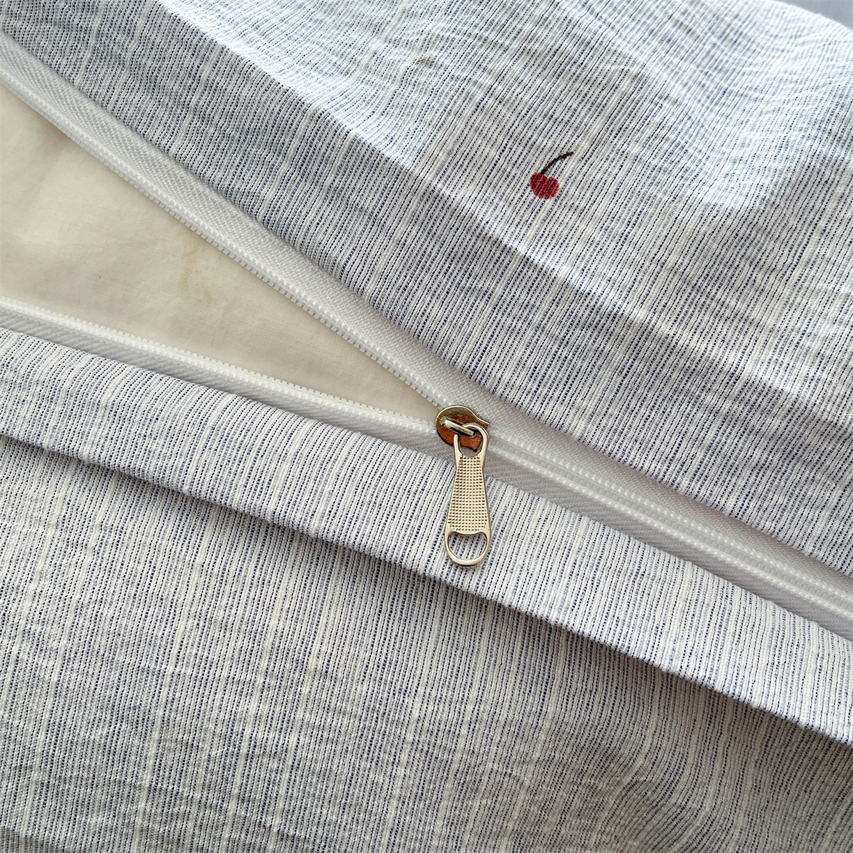 91家纺网 家纺一手货源 找家纺 盛秋家纺 2026春夏新款亲肤舒适色织四件套-洛基系列 宝丽+牛奶蓝