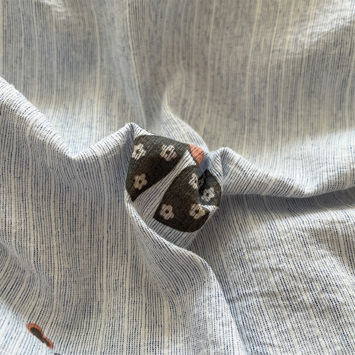 91家纺网 家纺一手货源 找家纺 盛秋家纺 2026春夏新款亲肤舒适色织四件套-洛基系列 好运结+牛仔蓝