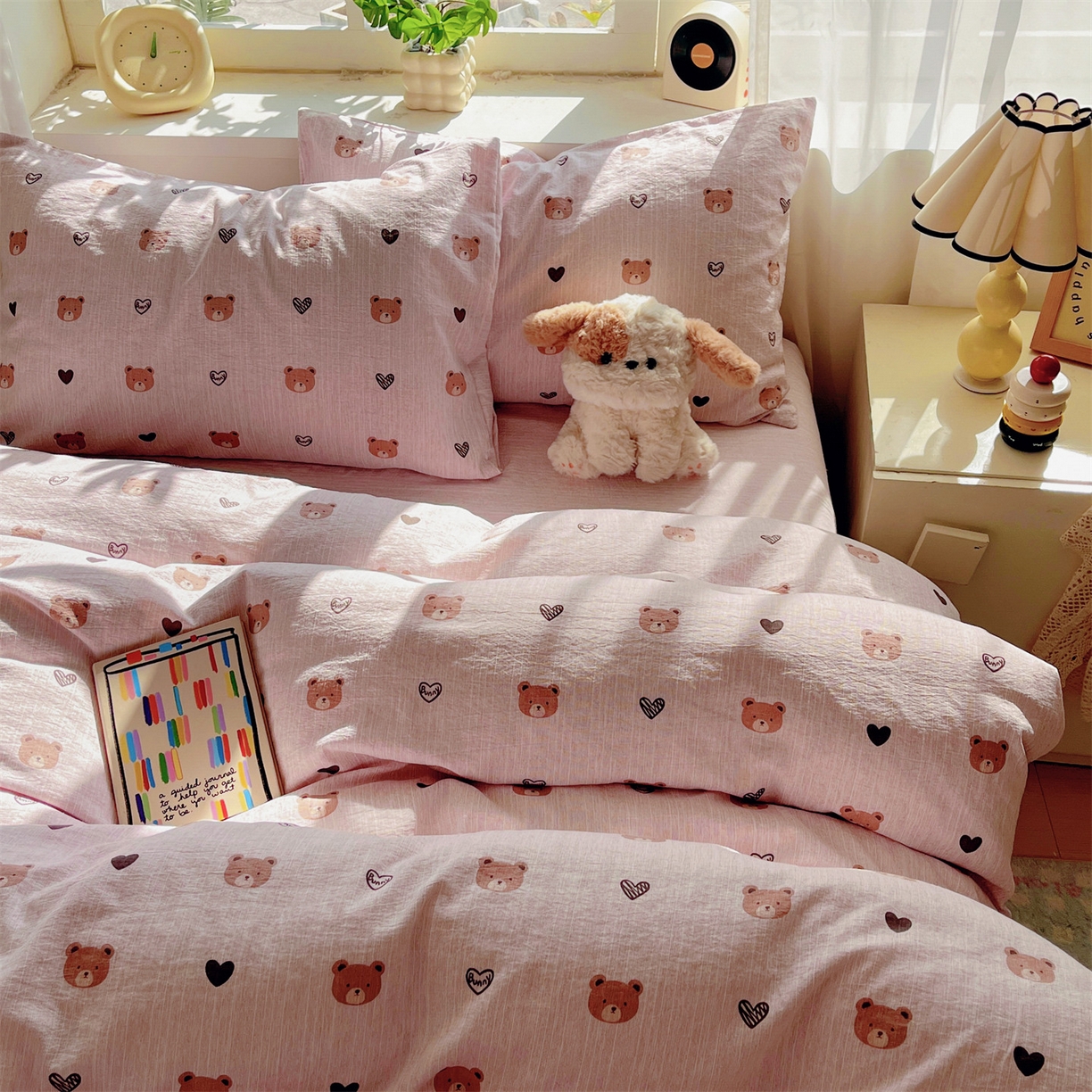 91家纺网 家纺一手货源 找家纺 盛秋家纺 2026春夏新款亲肤舒适色织四件套-洛基系列 邦尼熊+玫瑰粉