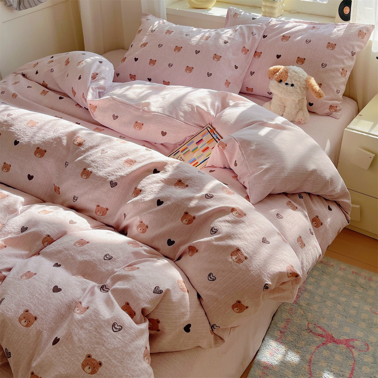 91家纺网 家纺一手货源 找家纺 盛秋家纺 2026春夏新款亲肤舒适色织四件套-洛基系列 邦尼熊+玫瑰粉