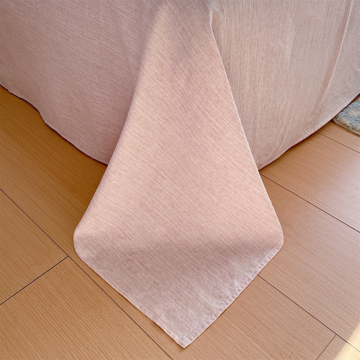 91家纺网 家纺一手货源 找家纺 盛秋家纺 2026春夏新款亲肤舒适色织四件套-洛基系列 邦尼熊+玫瑰粉