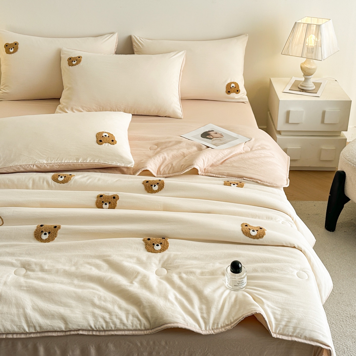 91家纺网 家纺一手货源 找家纺 （总）遇见家居生活馆 2026新款水洗棉毛巾绣夏被四件套-艾拉