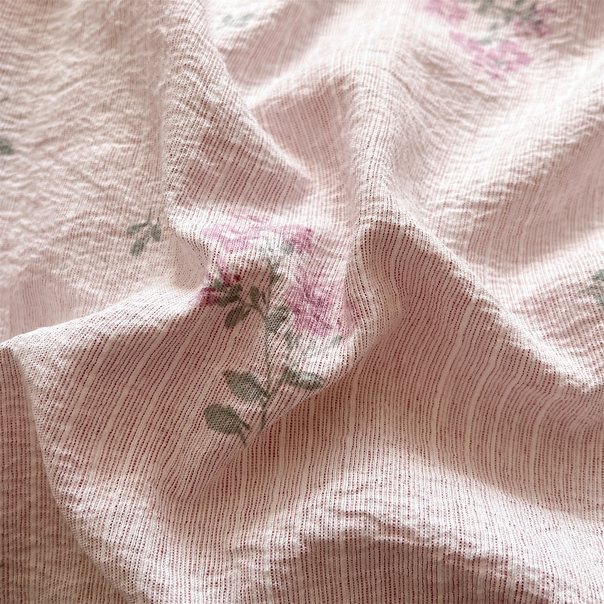 91家纺网 家纺一手货源 找家纺 盛秋家纺 2026春夏新款亲肤舒适色织四件套-洛基系列 云溪+玫瑰粉