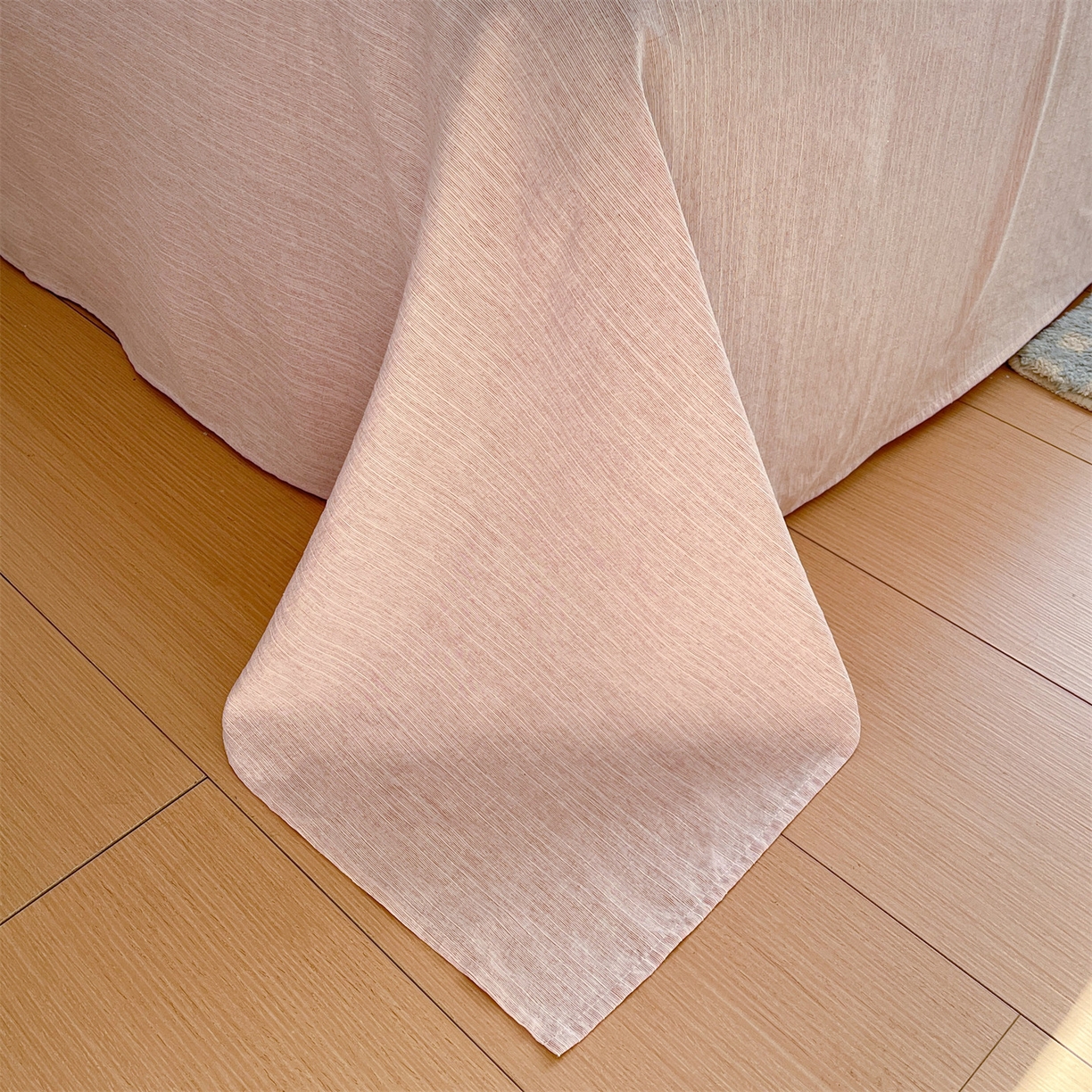 91家纺网 家纺一手货源 找家纺 盛秋家纺 2026春夏新款亲肤舒适色织四件套-洛基系列 云溪+玫瑰粉