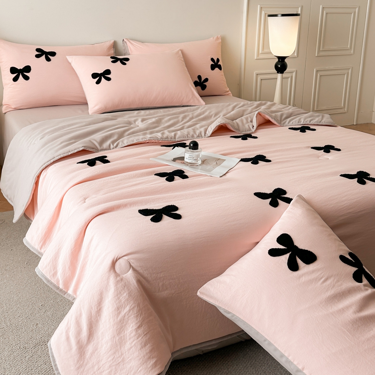 91家纺网 家纺一手货源 找家纺 （总）遇见家居生活馆 2026新款水洗棉毛巾绣夏被四件套-艾拉