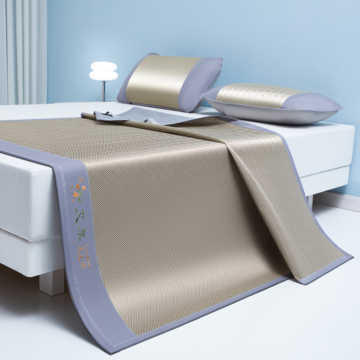 91家纺网 家纺一手货源 找家纺 （总）席都凉席工厂店 2026新款可机洗水洗艾草凉感冰丝高精密碳光软席饼干花三件套