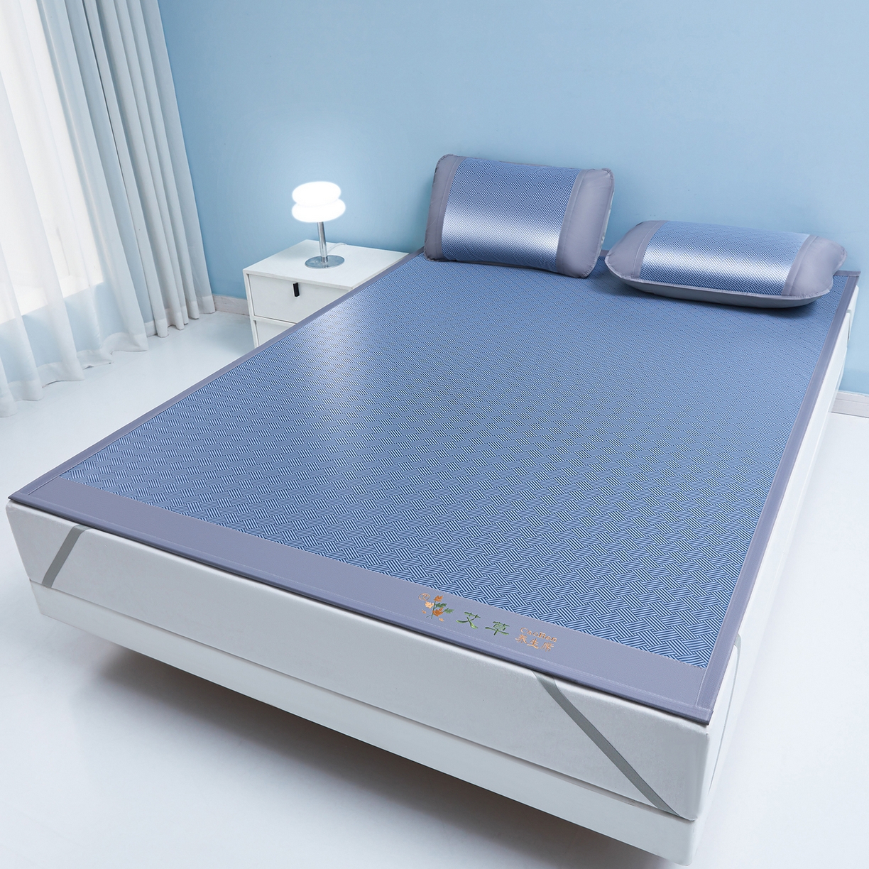 91家纺网 家纺一手货源 找家纺 席都凉席工厂店 2026新款可机洗水洗艾草凉感冰丝高精密碳光软席饼干花三件套 饼干花-蓝色