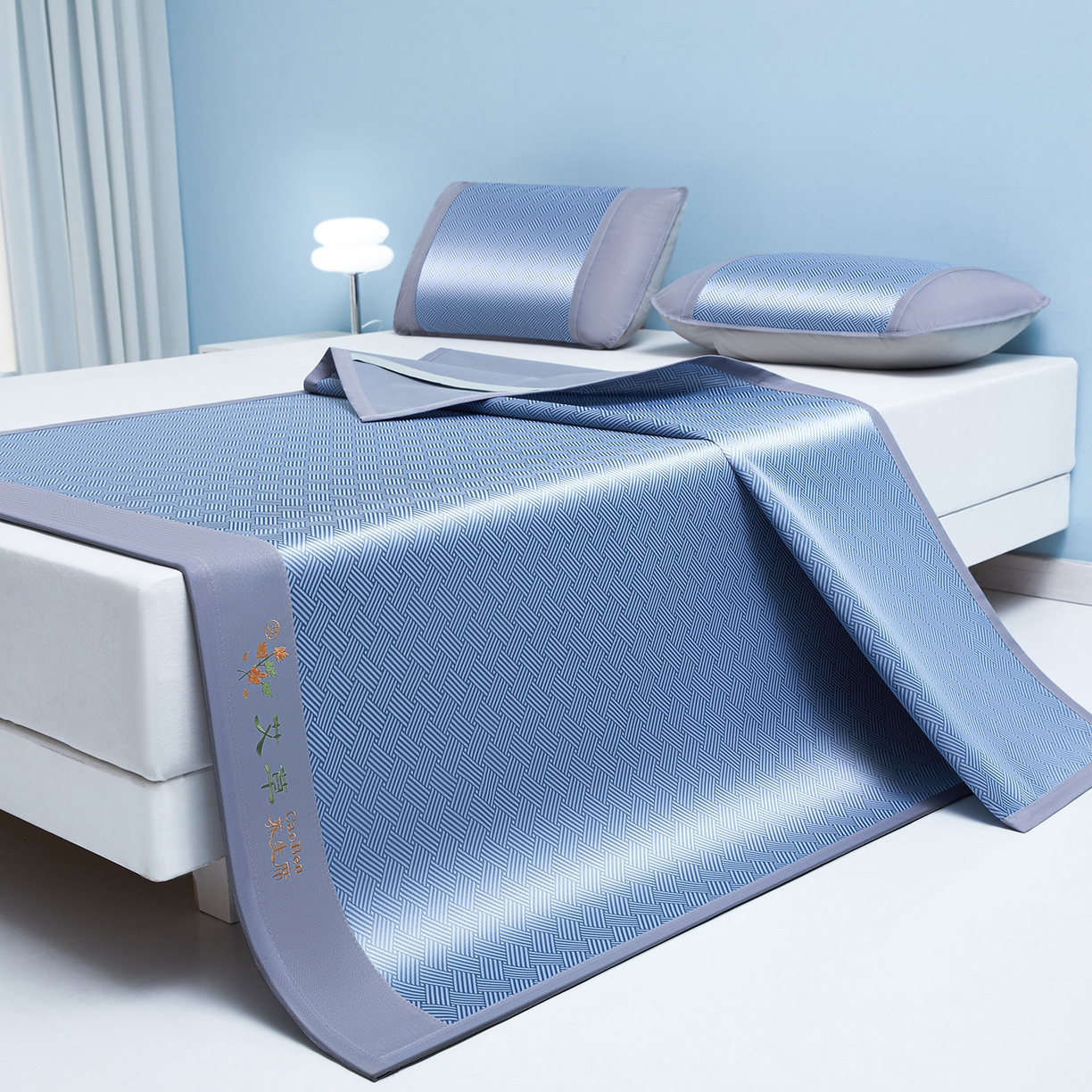 91家纺网 家纺一手货源 找家纺 席都凉席工厂店 2026新款可机洗水洗艾草凉感冰丝高精密碳光软席饼干花三件套 饼干花-蓝色