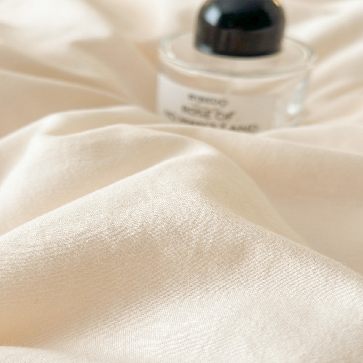 91家纺网 家纺一手货源 找家纺 遇见家居生活馆 2026新款水洗棉毛巾绣夏被四件套-艾拉 艾拉-爱心米白+嫩粉