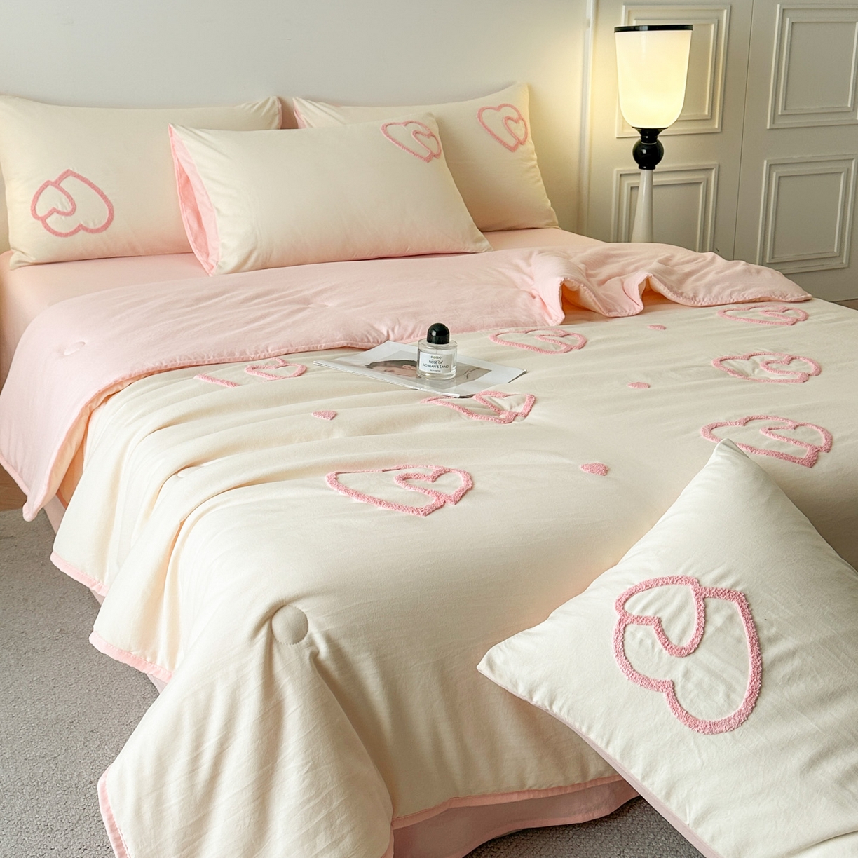 遇见家居生活馆 2026新款水洗棉毛巾绣夏被四件套-艾拉 艾拉-爱心米白+嫩粉
