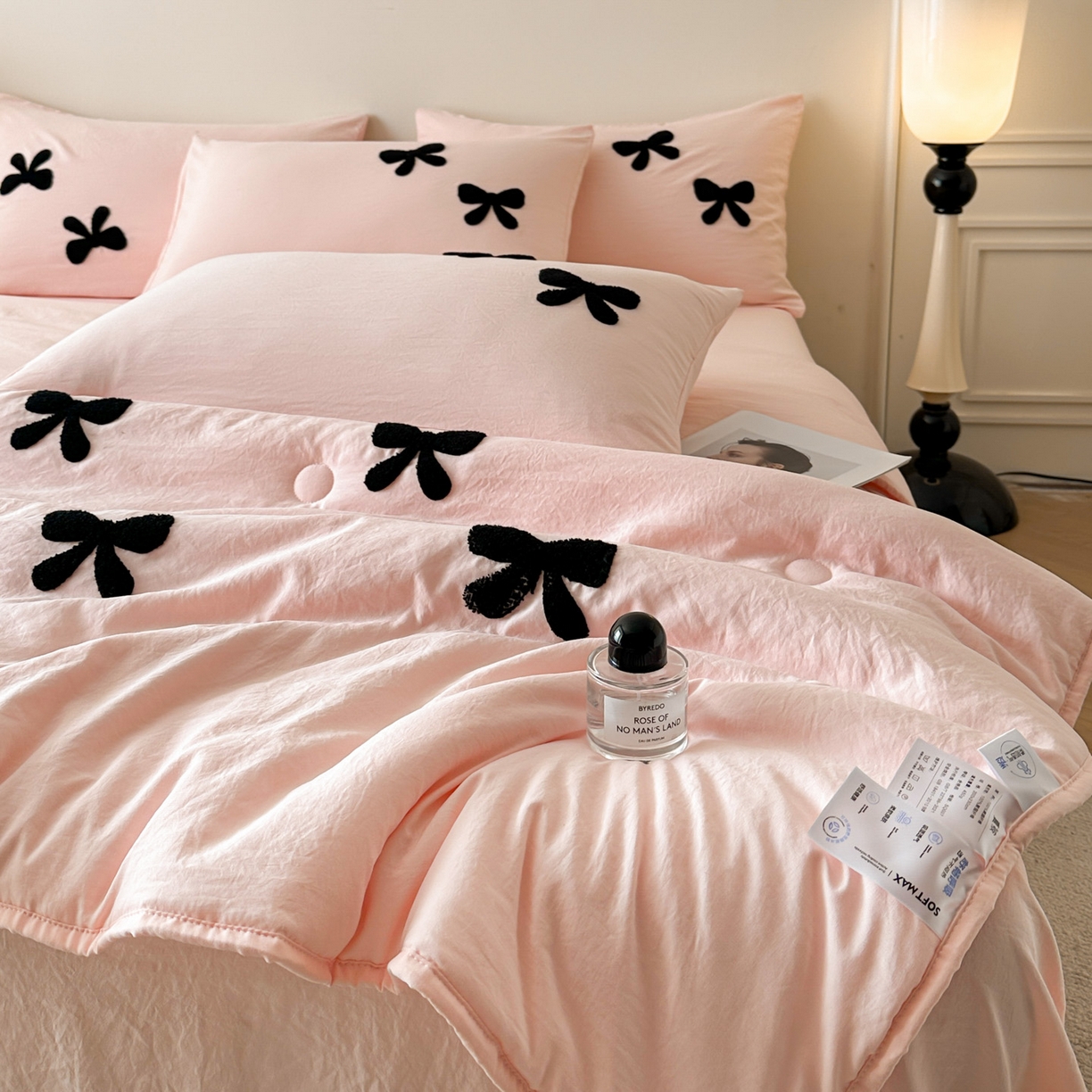 91家纺网 家纺一手货源 找家纺 遇见家居生活馆 2026新款水洗棉毛巾绣夏被四件套-艾拉 艾拉-蝴蝶结嫩粉