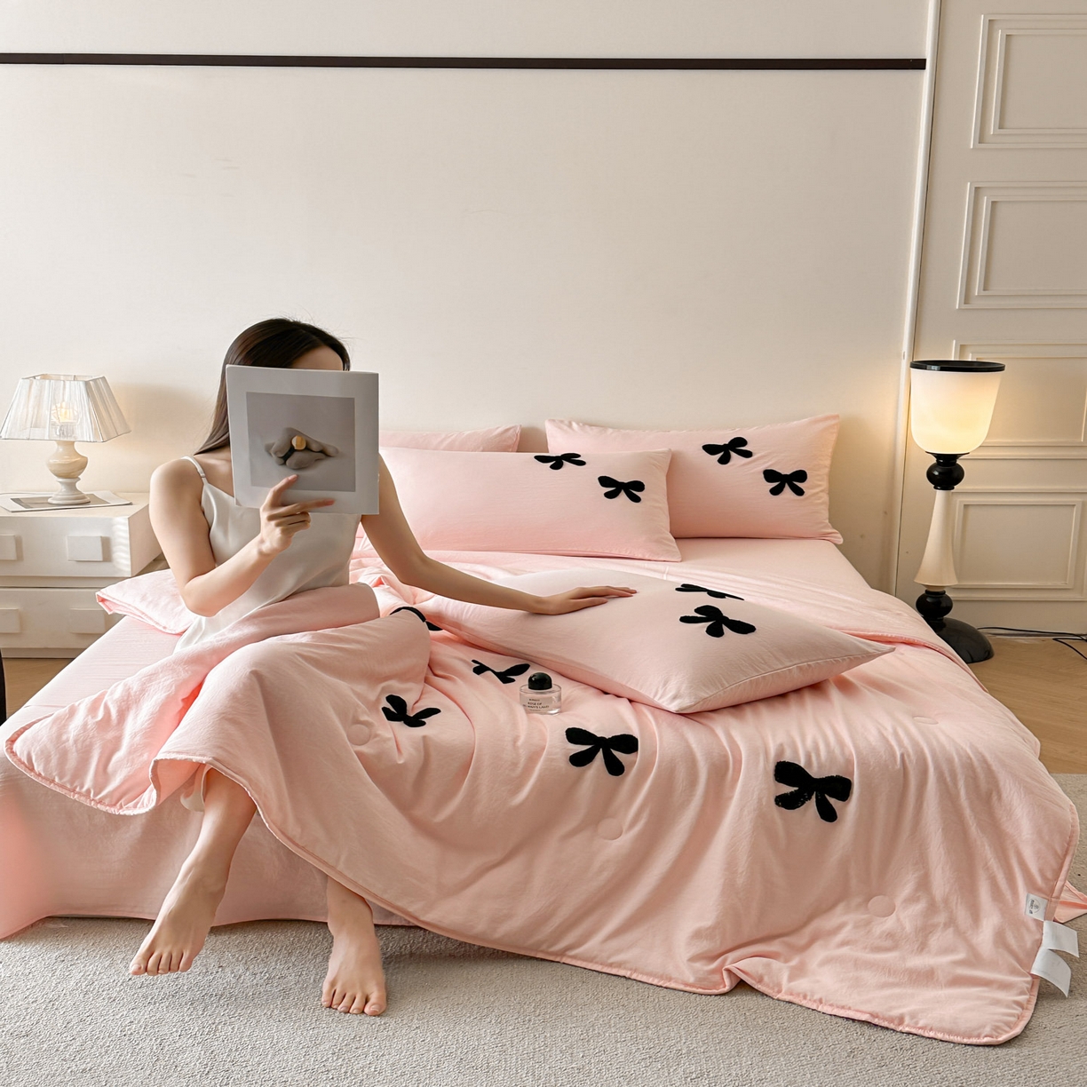 91家纺网 家纺一手货源 找家纺 遇见家居生活馆 2026新款水洗棉毛巾绣夏被四件套-艾拉 艾拉-蝴蝶结嫩粉