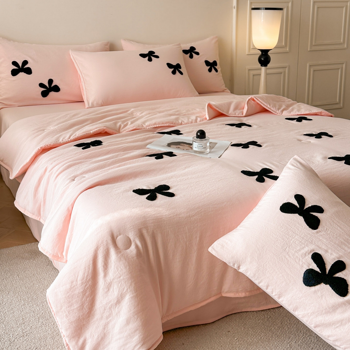 遇见家居生活馆 2026新款水洗棉毛巾绣夏被四件套-艾拉 艾拉-蝴蝶结嫩粉