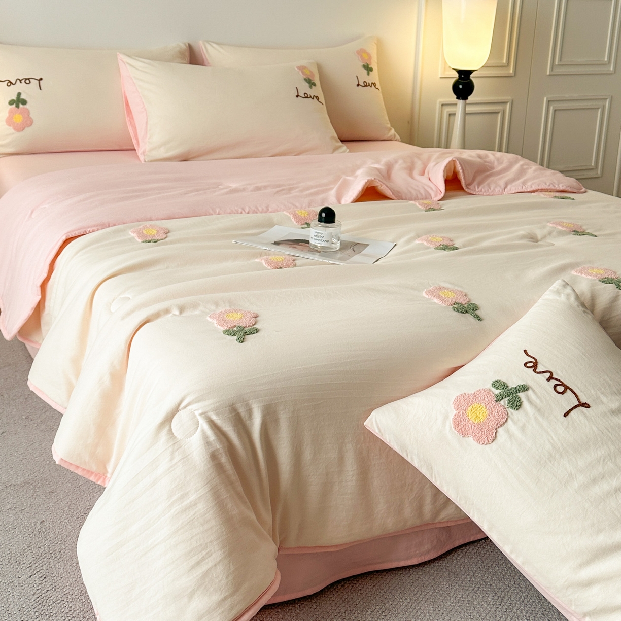 遇见家居生活馆 2026新款水洗棉毛巾绣夏被四件套-艾拉 艾拉-花朵米白+嫩粉