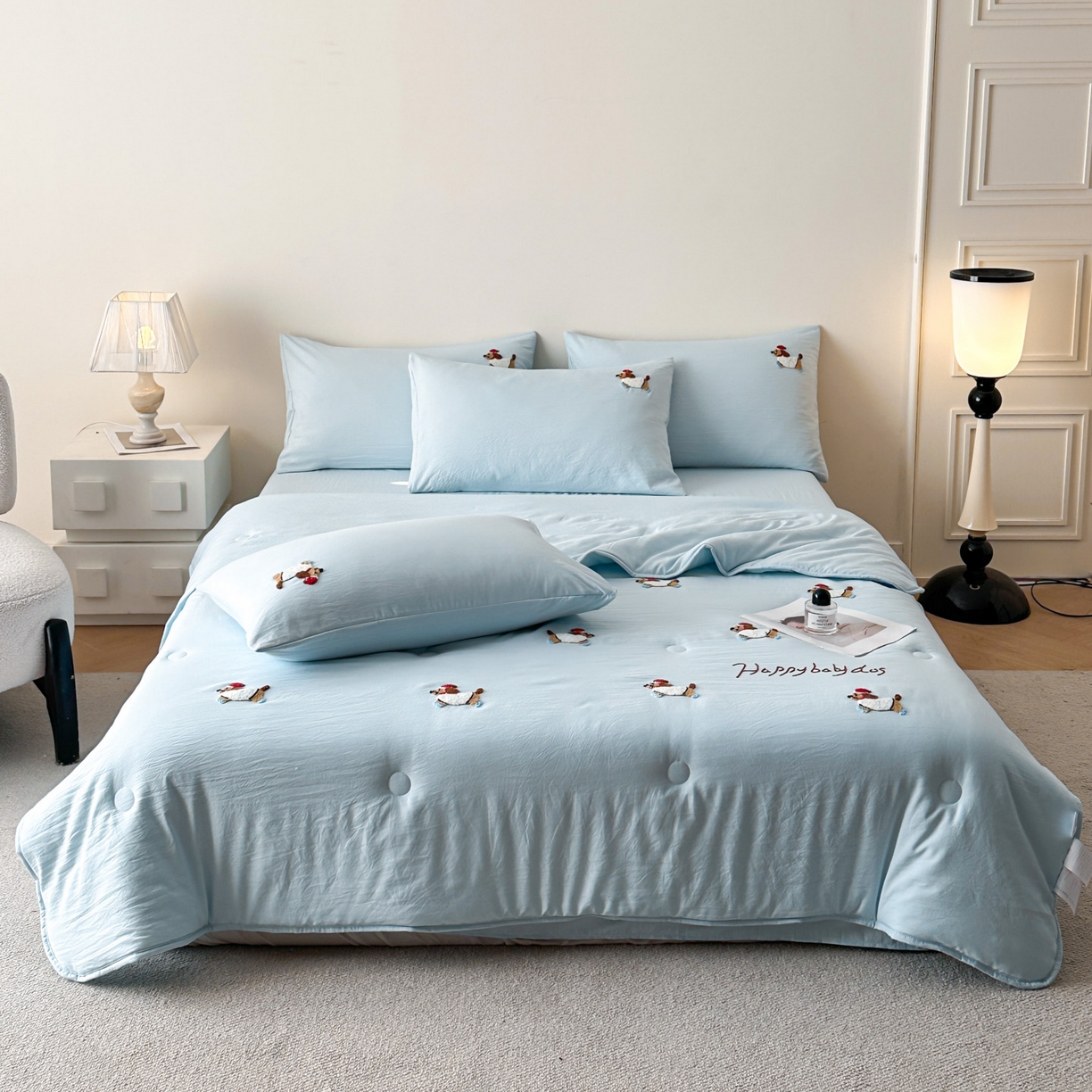 91家纺网 家纺一手货源 找家纺 遇见家居生活馆 2026新款水洗棉毛巾绣夏被四件套-艾拉 艾拉-小狗飘蓝