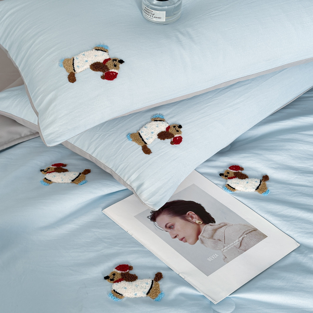 91家纺网 家纺一手货源 找家纺 遇见家居生活馆 2026新款水洗棉毛巾绣夏被四件套-艾拉 艾拉-小狗飘蓝+浅灰