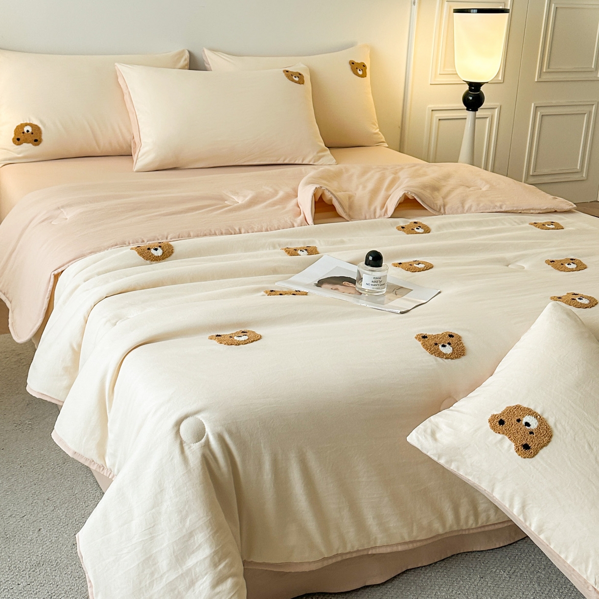 遇见家居生活馆 2026新款水洗棉毛巾绣夏被四件套-艾拉 艾拉-小熊米白+香槟