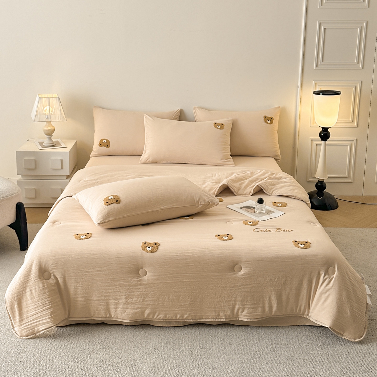 91家纺网 家纺一手货源 找家纺 遇见家居生活馆 2026新款水洗棉毛巾绣夏被四件套-艾拉 艾拉-小熊香槟