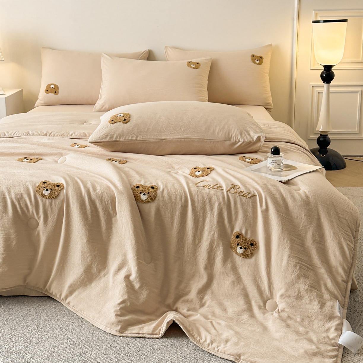 91家纺网 家纺一手货源 找家纺 遇见家居生活馆 2026新款水洗棉毛巾绣夏被四件套-艾拉 艾拉-小熊香槟