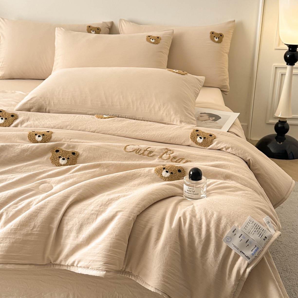 91家纺网 家纺一手货源 找家纺 遇见家居生活馆 2026新款水洗棉毛巾绣夏被四件套-艾拉 艾拉-小熊香槟