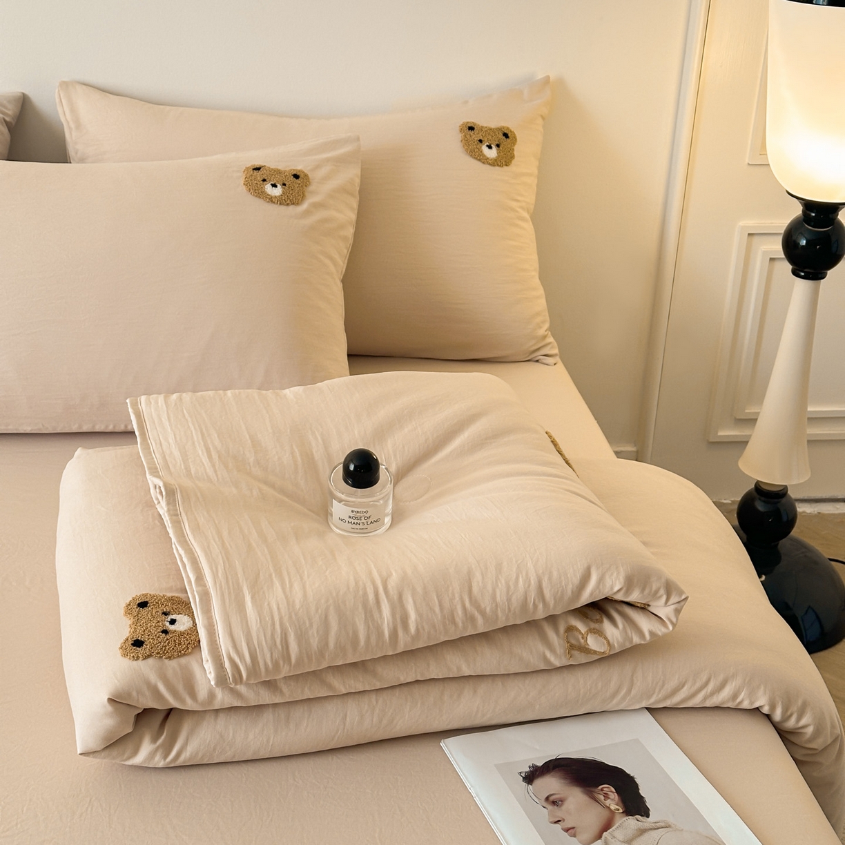 91家纺网 家纺一手货源 找家纺 遇见家居生活馆 2026新款水洗棉毛巾绣夏被四件套-艾拉 艾拉-小熊香槟