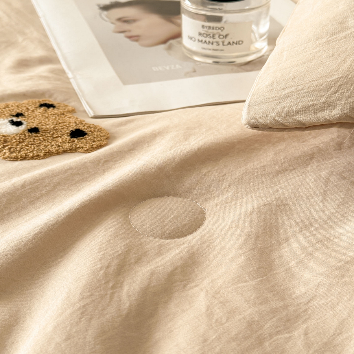 91家纺网 家纺一手货源 找家纺 遇见家居生活馆 2026新款水洗棉毛巾绣夏被四件套-艾拉 艾拉-小熊香槟