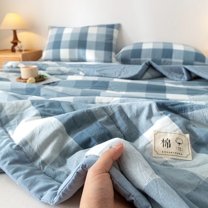 91家纺网 家纺一手货源 找家纺 爱屋及屋 2026新款无印风新疆棉花夏被夏凉被被子被芯 蓝中格