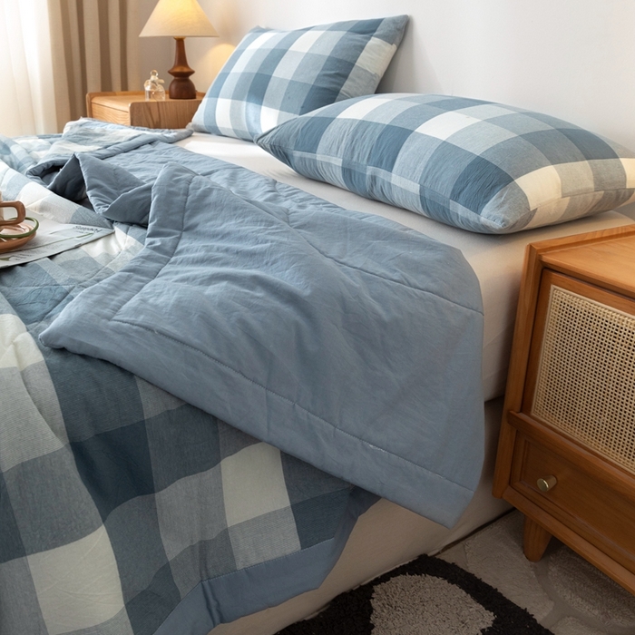 91家纺网 家纺一手货源 找家纺 爱屋及屋 2026新款无印风新疆棉花夏被夏凉被被子被芯 蓝中格