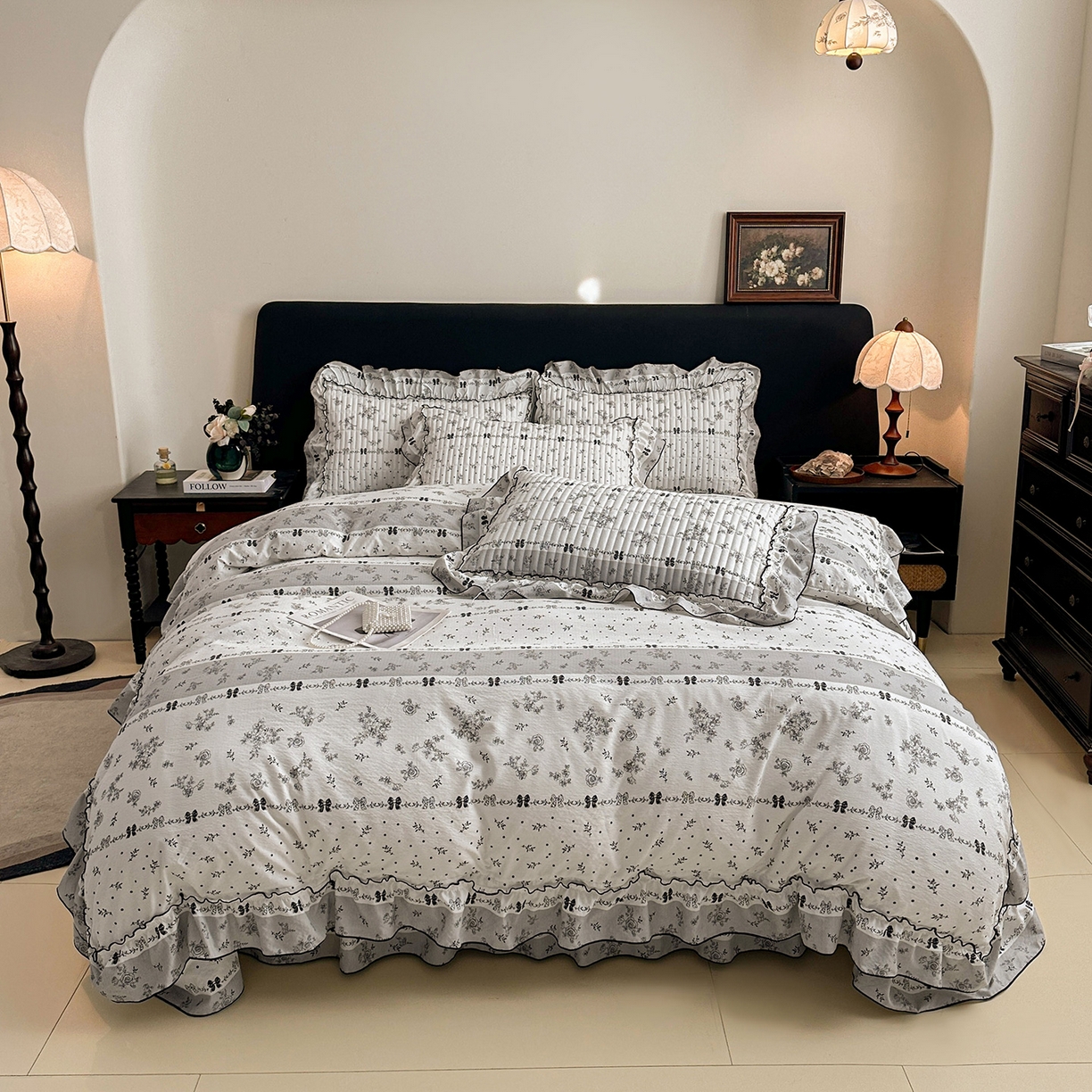91家纺网 家纺一手货源 找家纺 眠势力 2026新款双层纱花边床盖四件套加厚夹棉云感皱皱纱大花边床单套件赫本风 水墨蔷薇