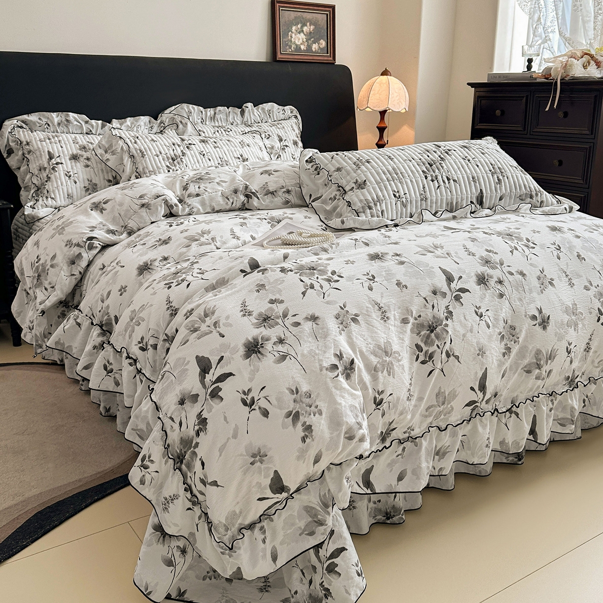 91家纺网 家纺一手货源 找家纺 眠势力 2026新款双层纱花边床盖四件套加厚夹棉云感皱皱纱大花边床单套件赫本风 雾都繁花