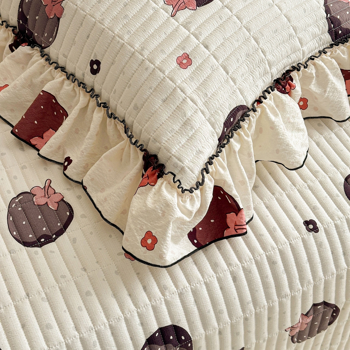 91家纺网 家纺一手货源 找家纺 眠势力 2026新款双层纱花边床盖四件套加厚夹棉云感皱皱纱大花边床单套件赫本风 乌梅子酱