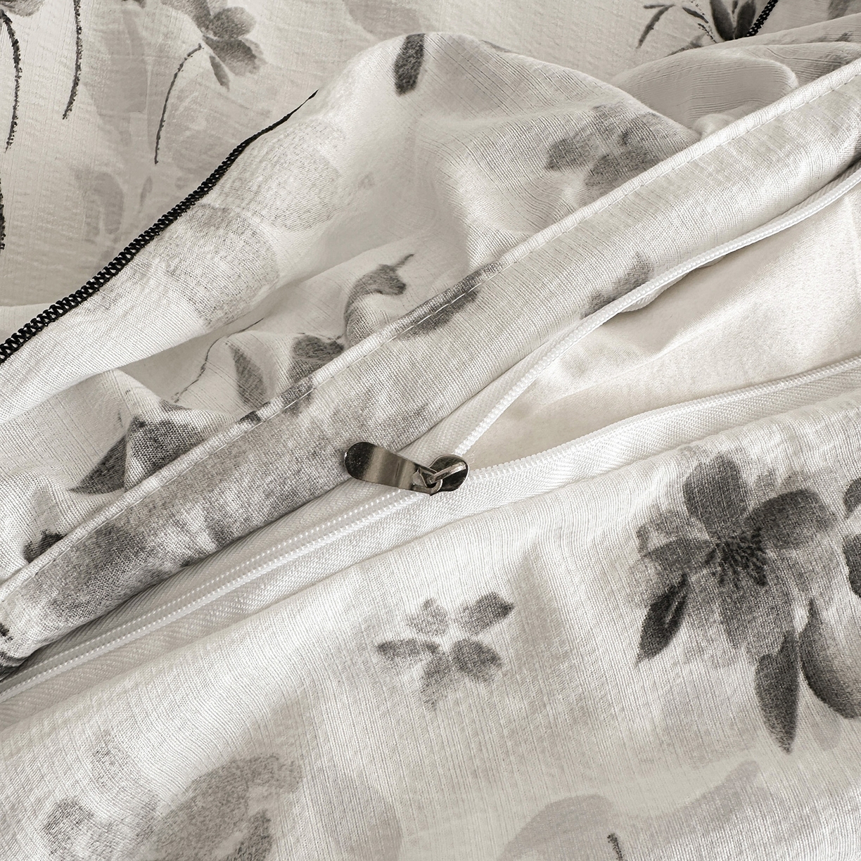 91家纺网 家纺一手货源 找家纺 眠势力 2026新款双层纱花边床盖四件套加厚夹棉云感皱皱纱大花边床单套件赫本风 雾都繁花