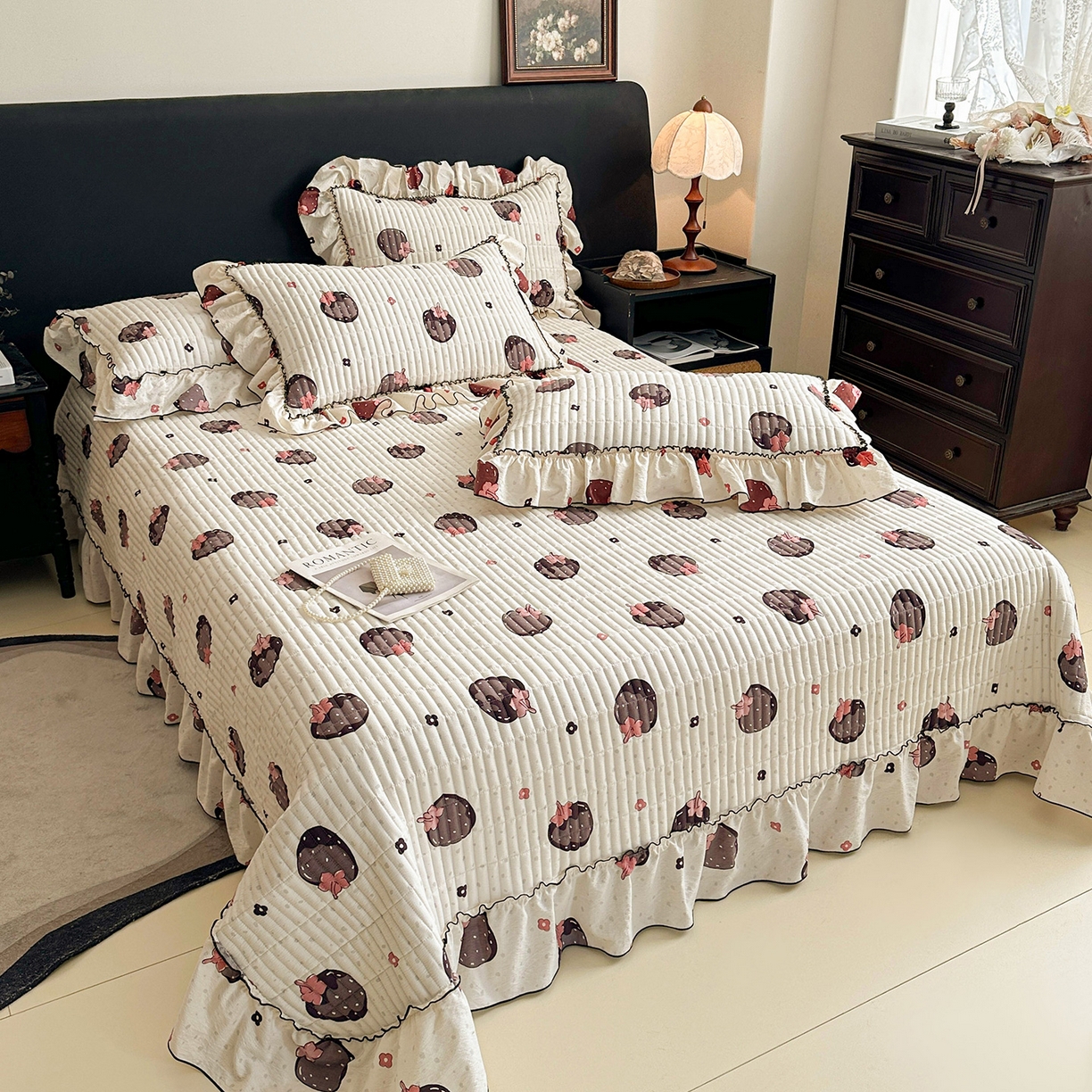 91家纺网 家纺一手货源 找家纺 眠势力 2026新款双层纱花边床盖四件套加厚夹棉云感皱皱纱大花边床单套件赫本风 乌梅子酱