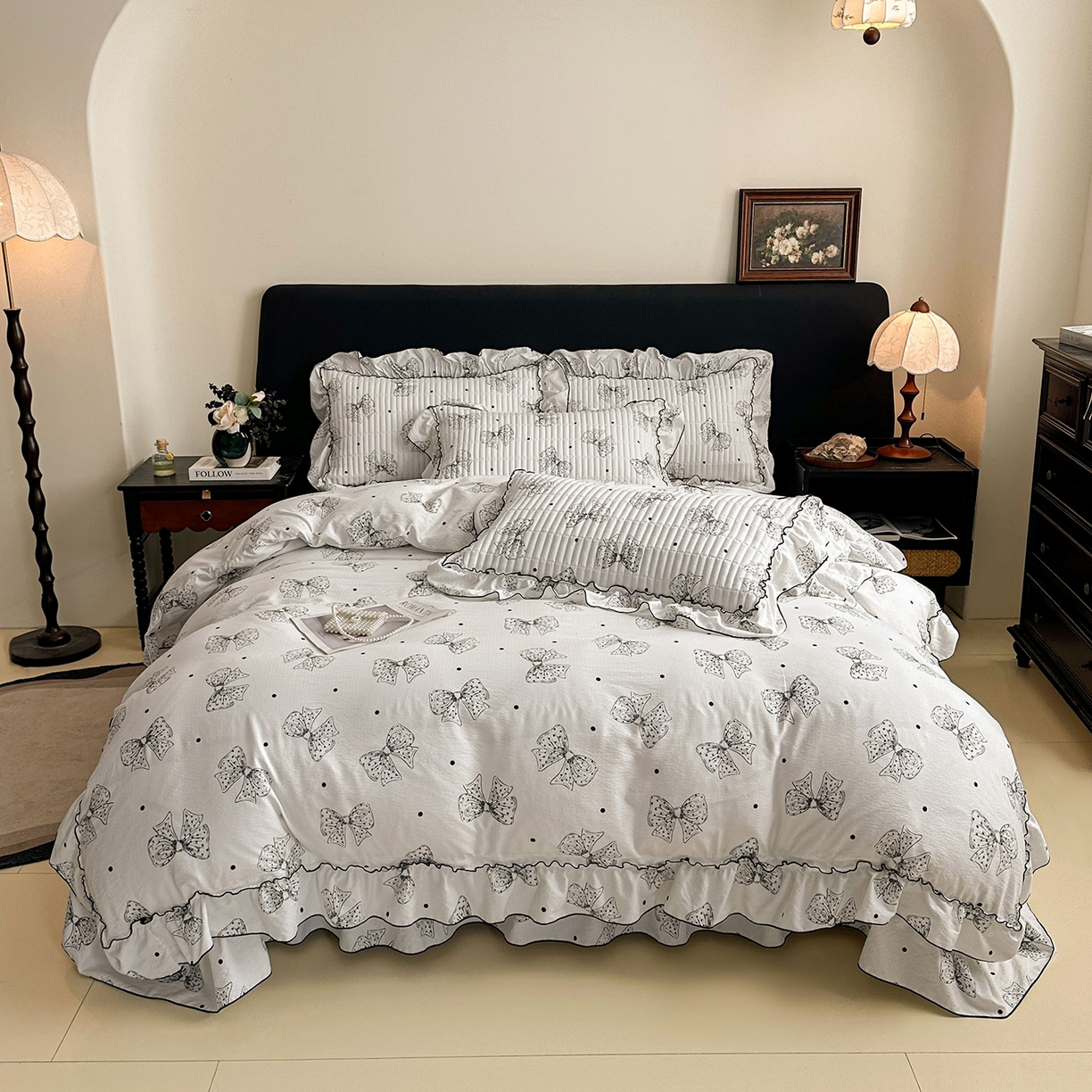 91家纺网 家纺一手货源 找家纺 眠势力 2026新款双层纱花边床盖四件套加厚夹棉云感皱皱纱大花边床单套件赫本风 墨羽蝶影