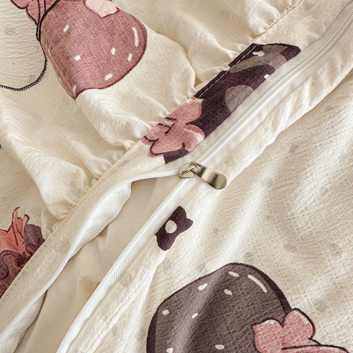 91家纺网 家纺一手货源 找家纺 眠势力 2026新款双层纱花边床盖四件套加厚夹棉云感皱皱纱大花边床单套件赫本风 乌梅子酱