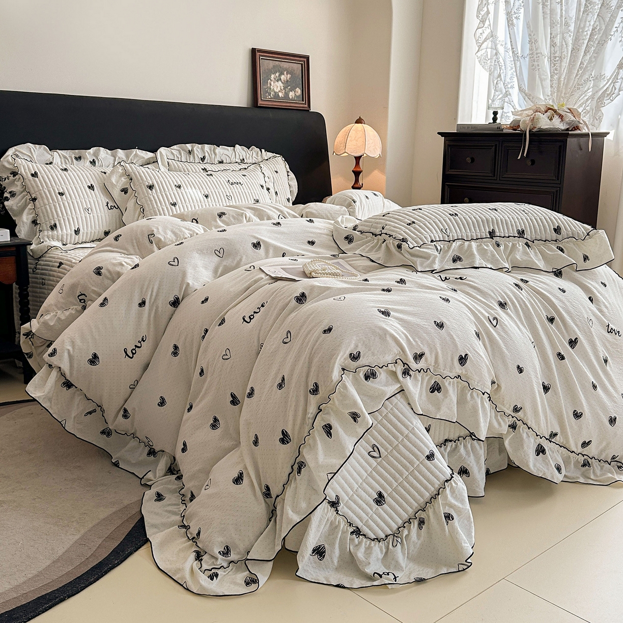 91家纺网 家纺一手货源 找家纺 眠势力 2026新款双层纱花边床盖四件套加厚夹棉云感皱皱纱大花边床单套件赫本风 心语告白