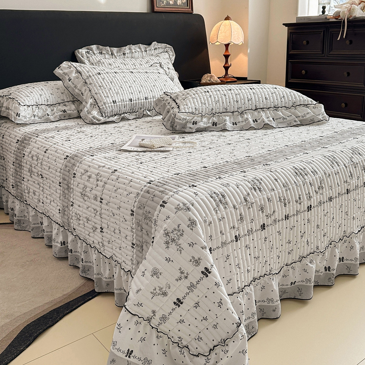 91家纺网 家纺一手货源 找家纺 眠势力 2026新款双层纱花边床盖四件套加厚夹棉云感皱皱纱大花边床单套件赫本风 水墨蔷薇