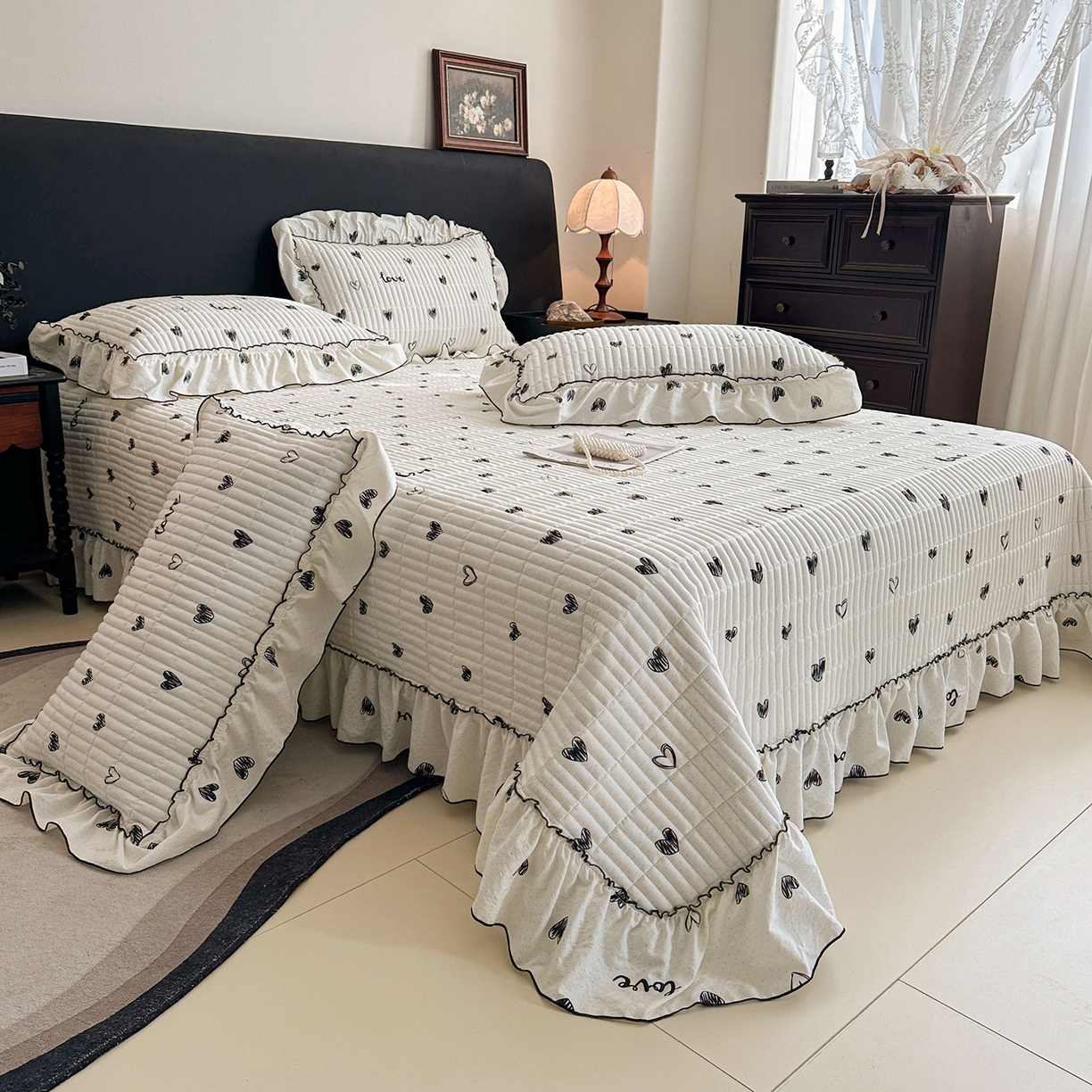 91家纺网 家纺一手货源 找家纺 眠势力 2026新款双层纱花边床盖单件加厚夹棉云感皱皱纱大花边床单三件套赫本风 心语告白