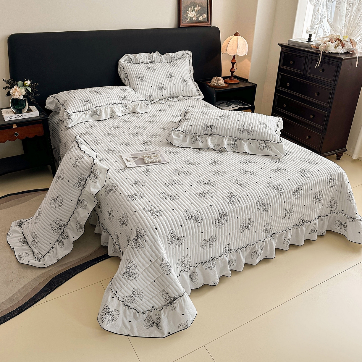 91家纺网 家纺一手货源 找家纺 眠势力 2026新款双层纱花边床盖单件加厚夹棉云感皱皱纱大花边床单三件套赫本风 墨羽蝶影